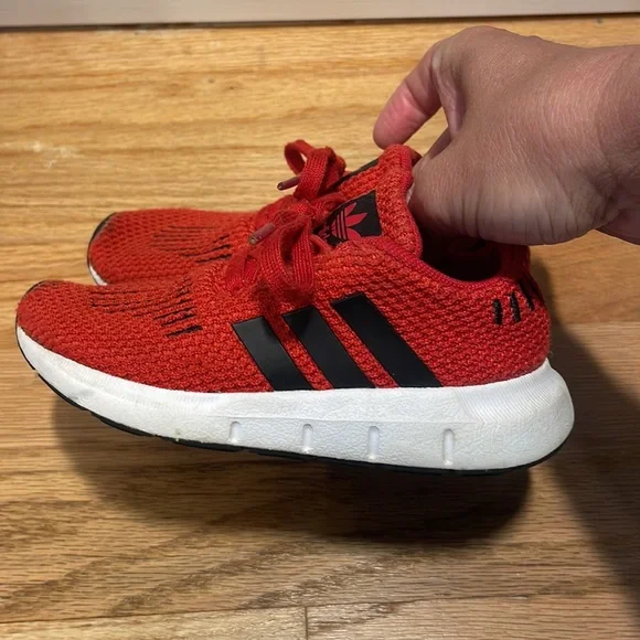 Toddler Adidas Red/Black Iconic 3 stripe running sneaker, size 9 - Picture 5 of 10
